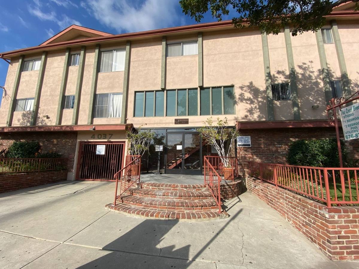 Apartment for rent at 4037 W 137th St, Hawthorne, CA 90250
