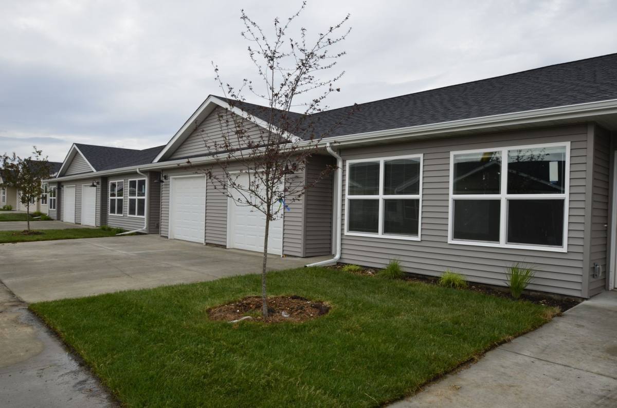 Apartment for rent at 2585 Bristol Dr, Clinton, IA 52732