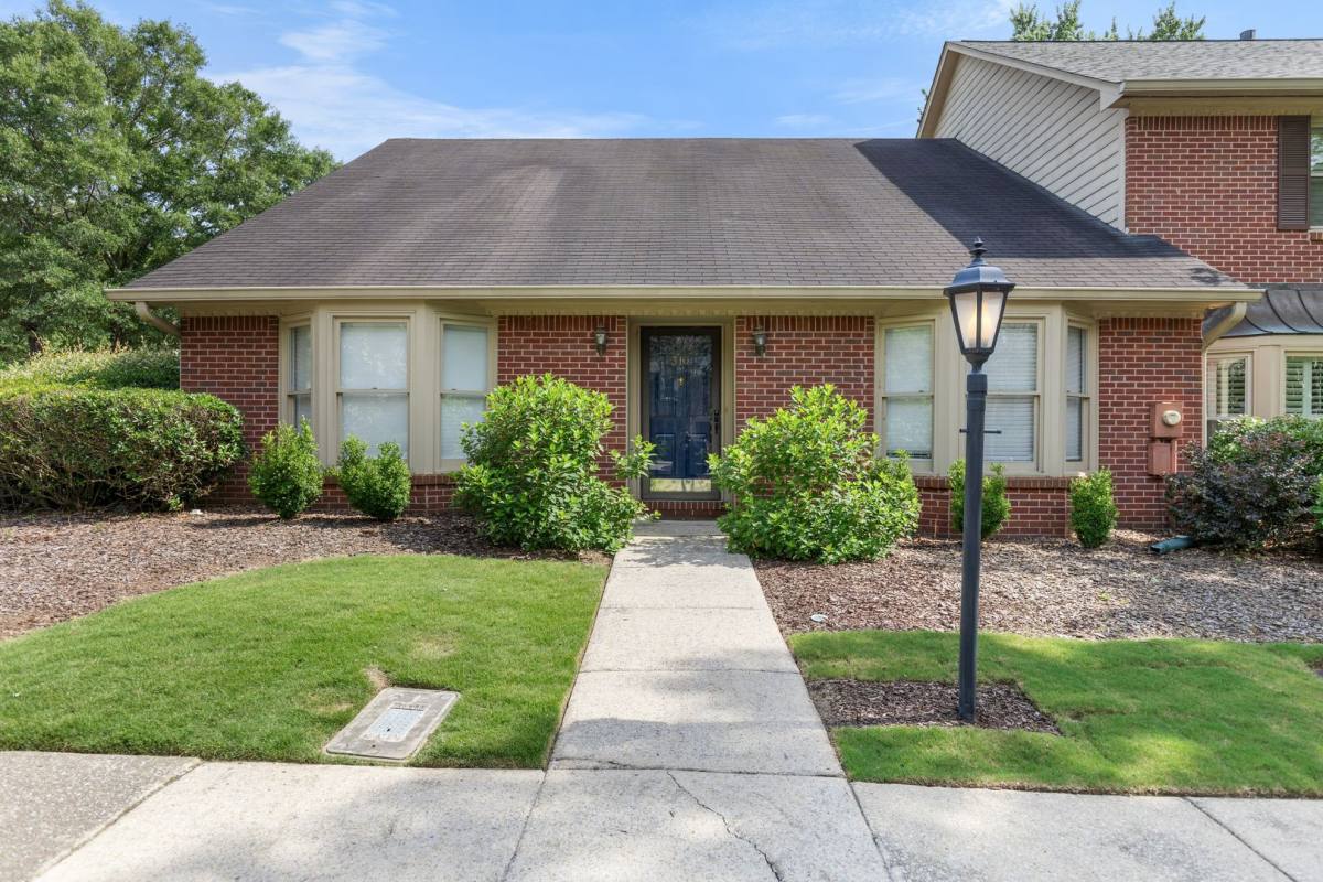 Townhouse for rent at 310 Chase Plantation Circle, Birmingham, AL 35244