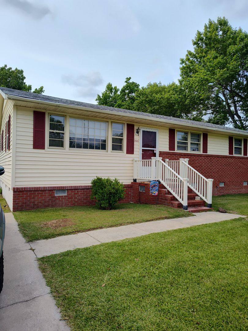 House for rent at 306 Glancy St, Hubert, NC 28539