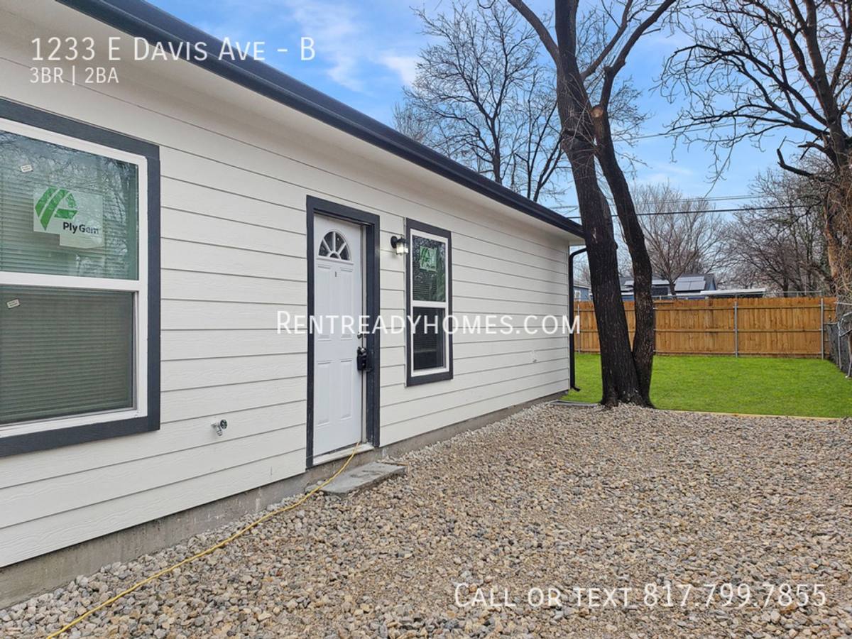 Apartment for rent at 1233 E Davis Ave, Fort Worth, TX 76104