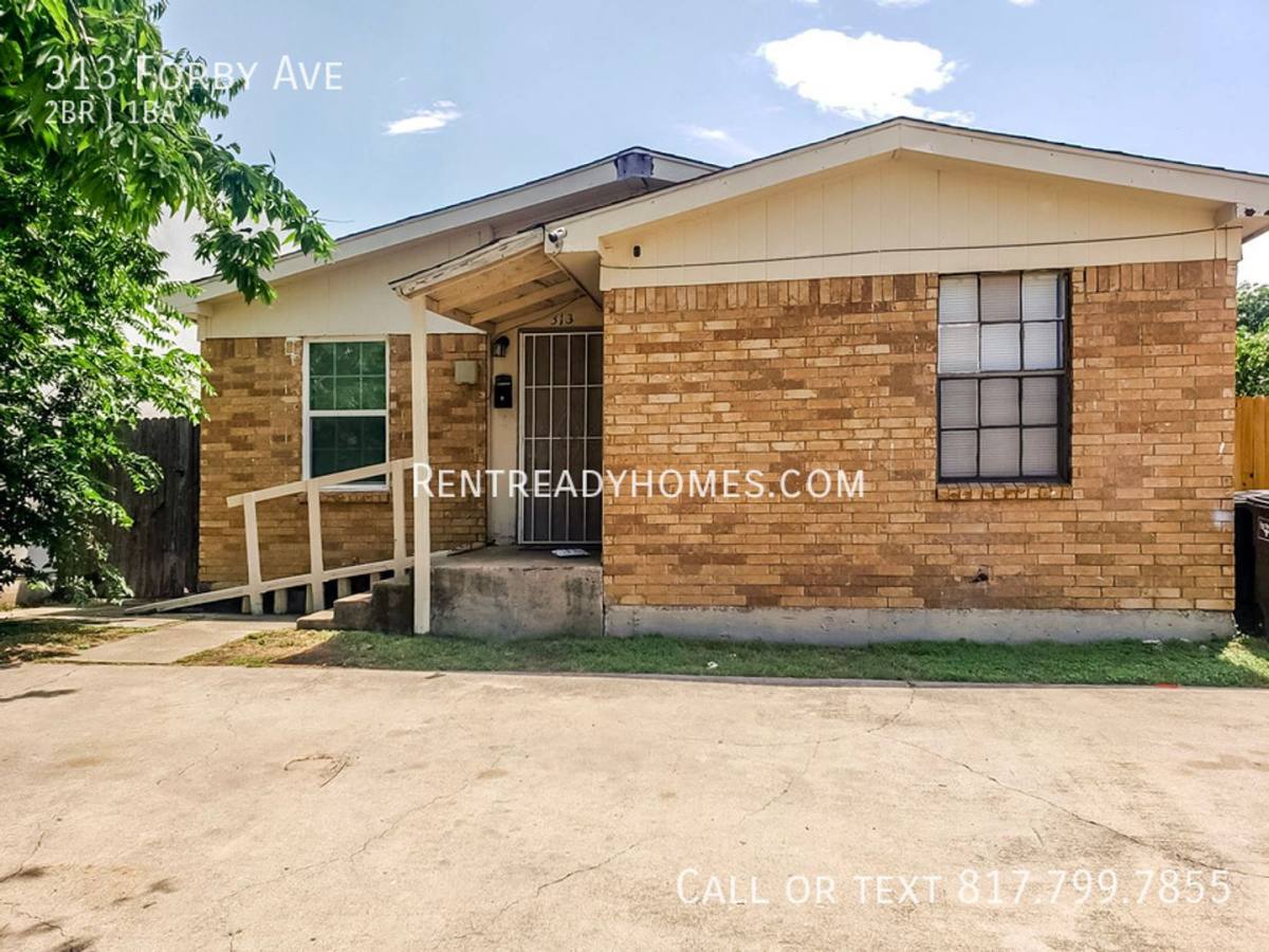 Apartment for rent at 313 Forby Ave, Fort Worth, TX 76103