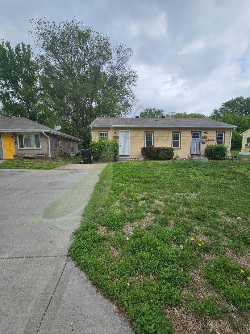 Apartment for rent at 10816-10818 E 19th Terrace S, Independence, MO 64052