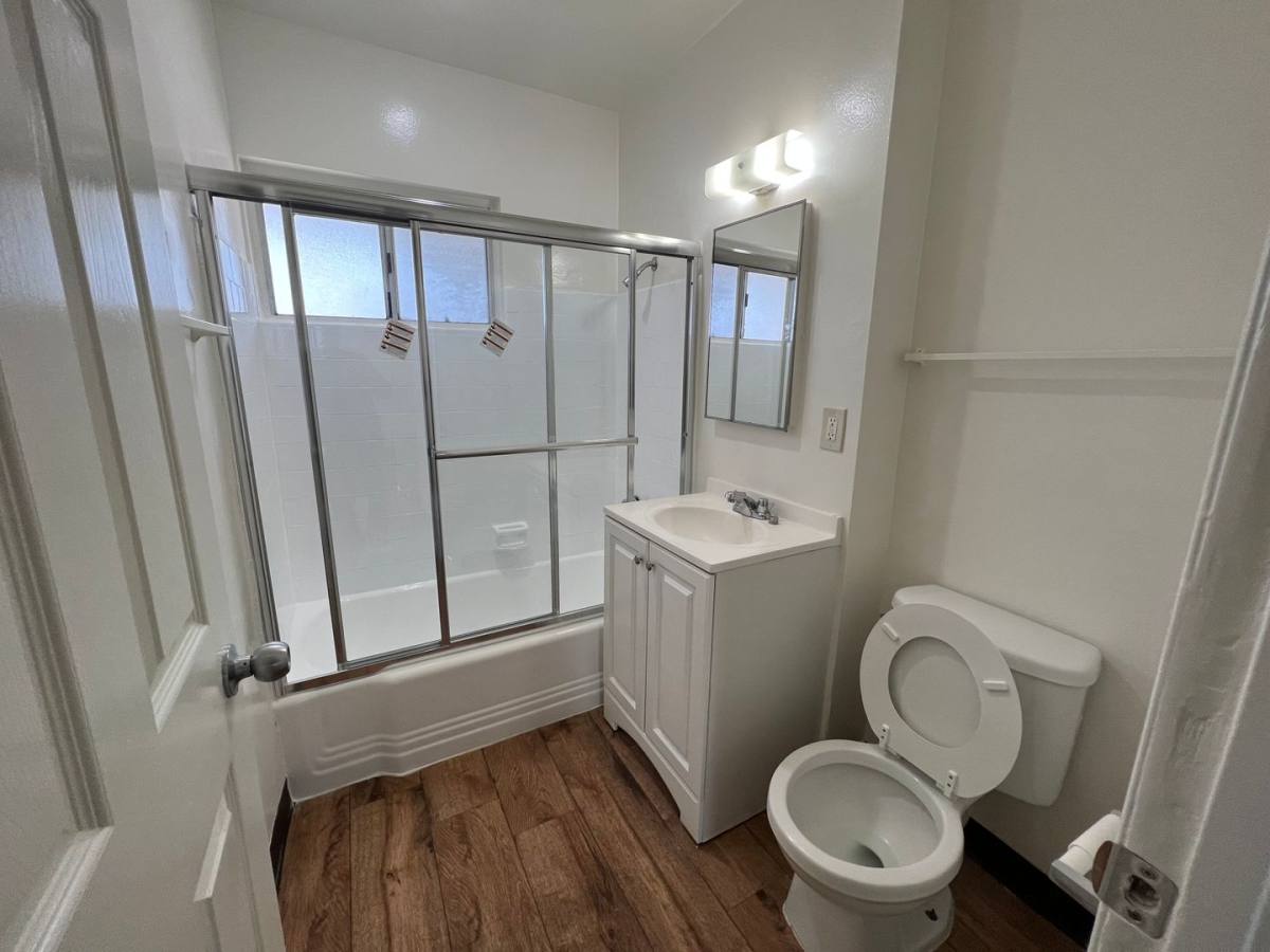 Apartment for rent at 500 E Poppy St, Long Beach, CA 90805