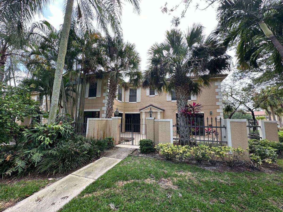 Townhouse for rent at 356 Prestwick Circle, Palm Beach Gardens, FL 33418
