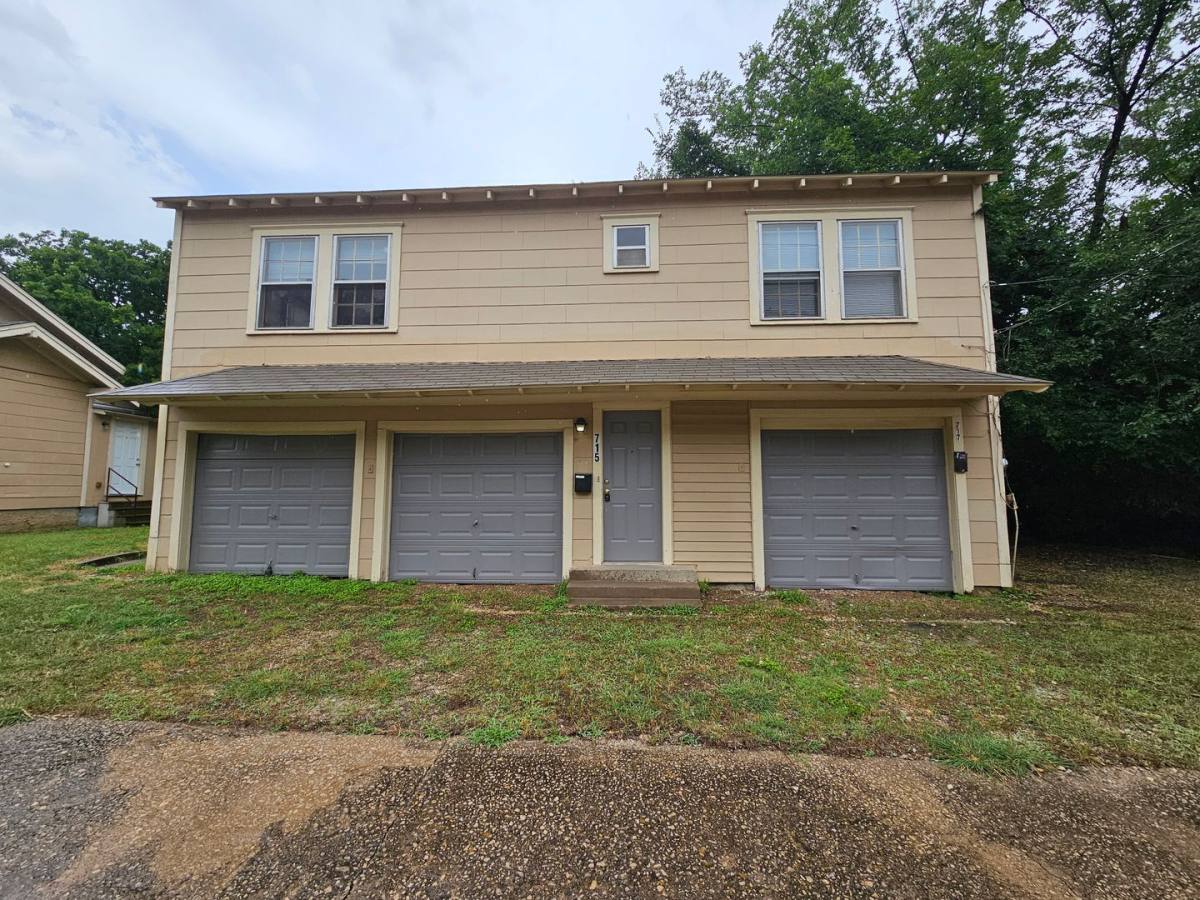 Townhouse for rent at 717 Fulton St, Denton, TX 76201