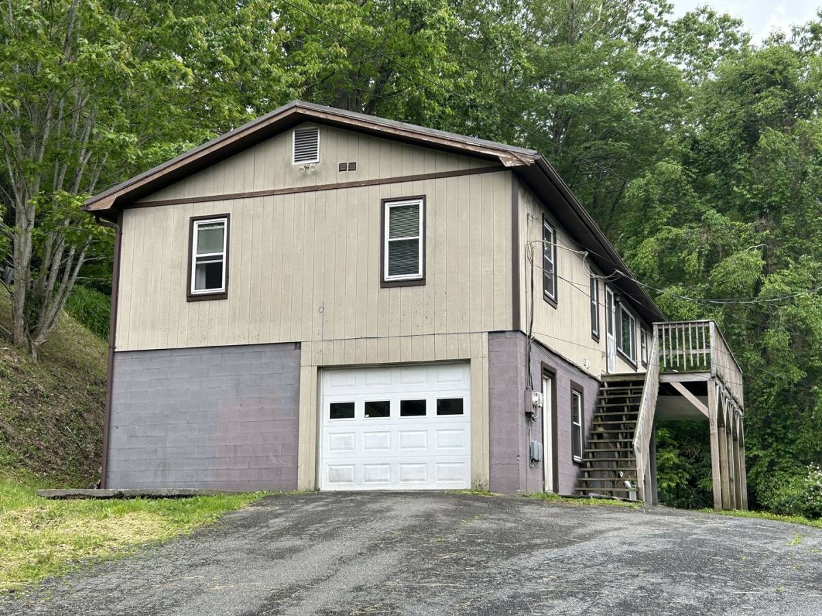 House for rent at 173 Old Turnpike, Banner Elk, NC 28604