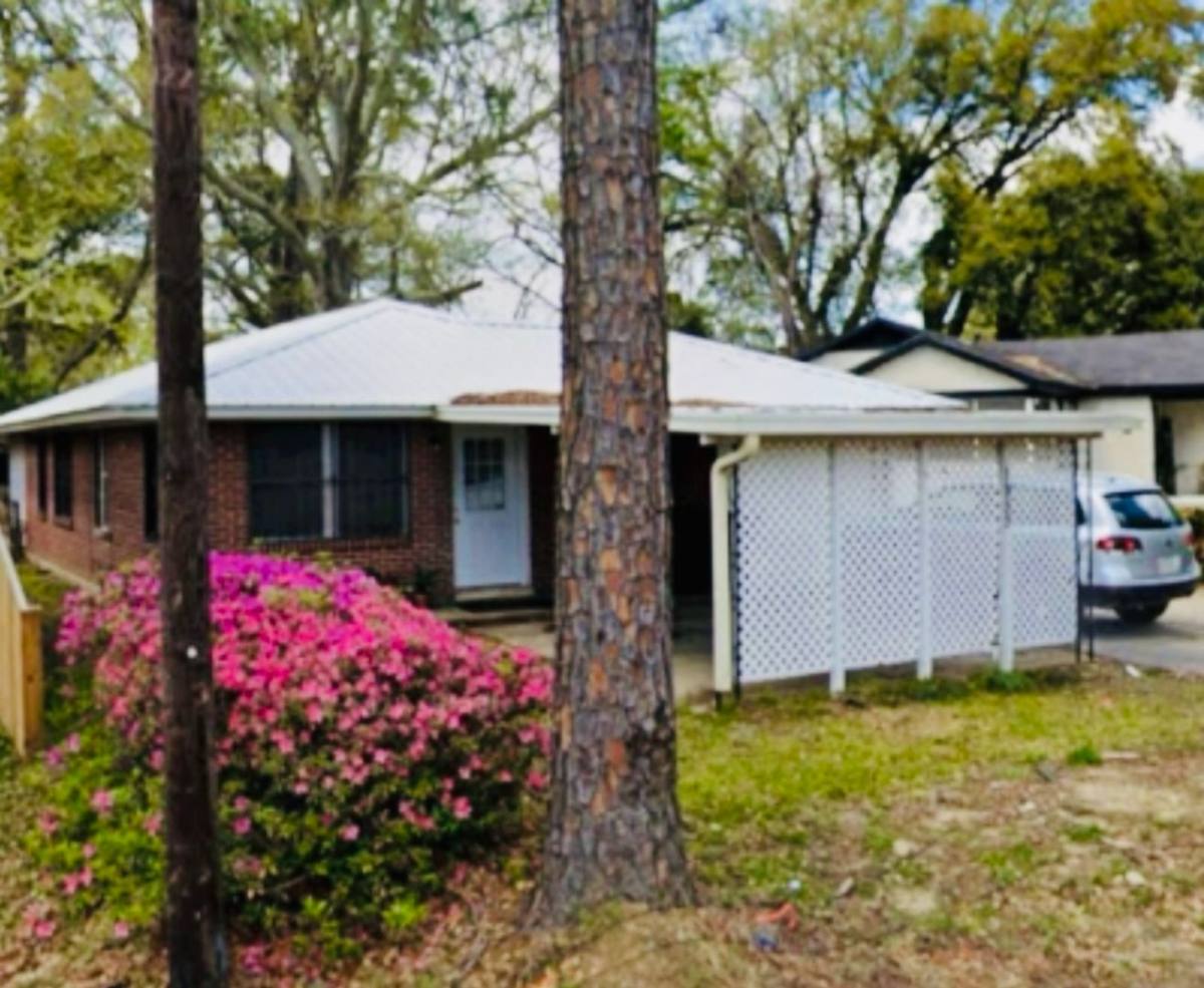 House for rent at 1955 Rice Dr, Baton Rouge, LA 70802