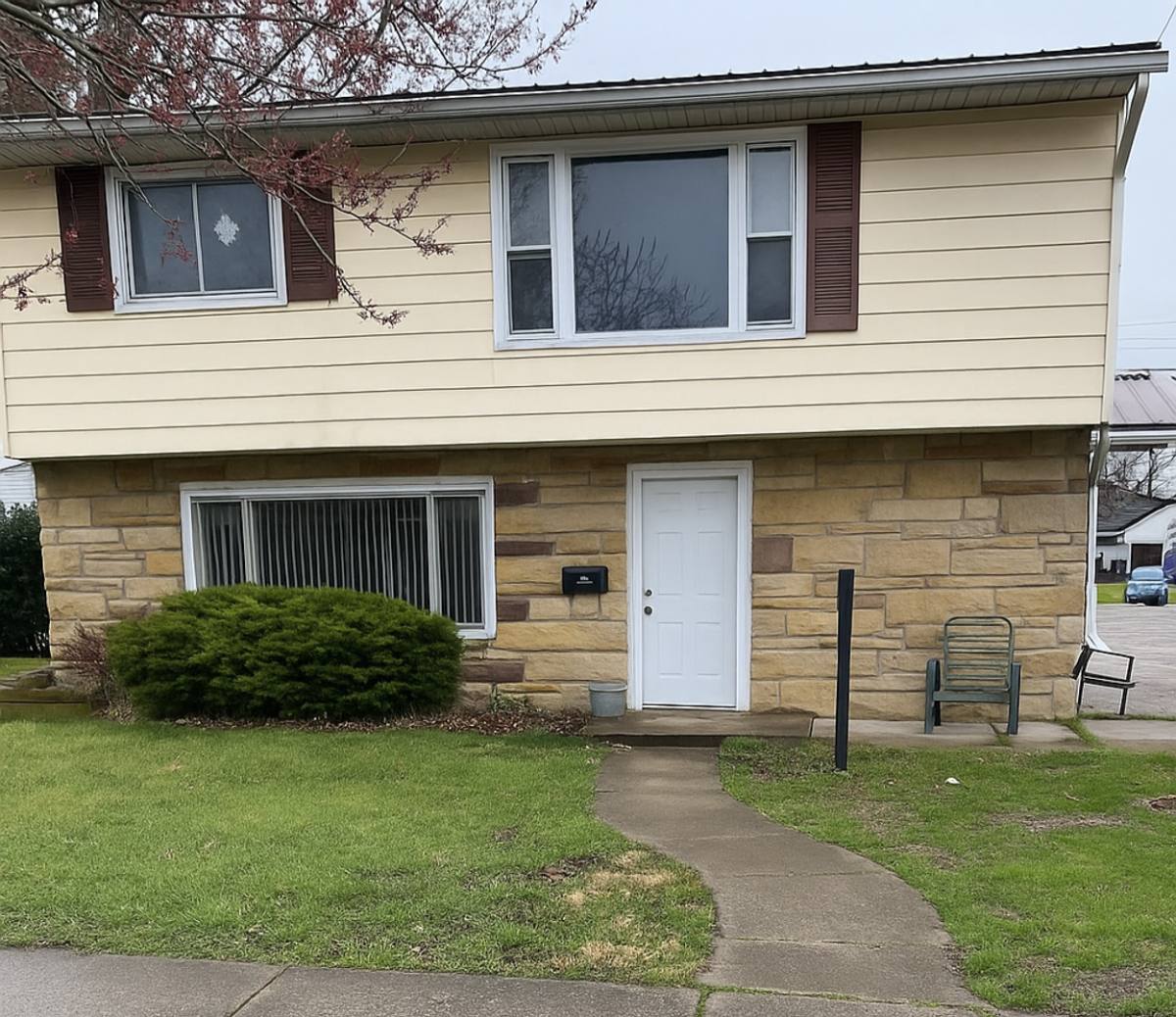 Apartment for rent at 307 2nd St, Covington, IN 47932