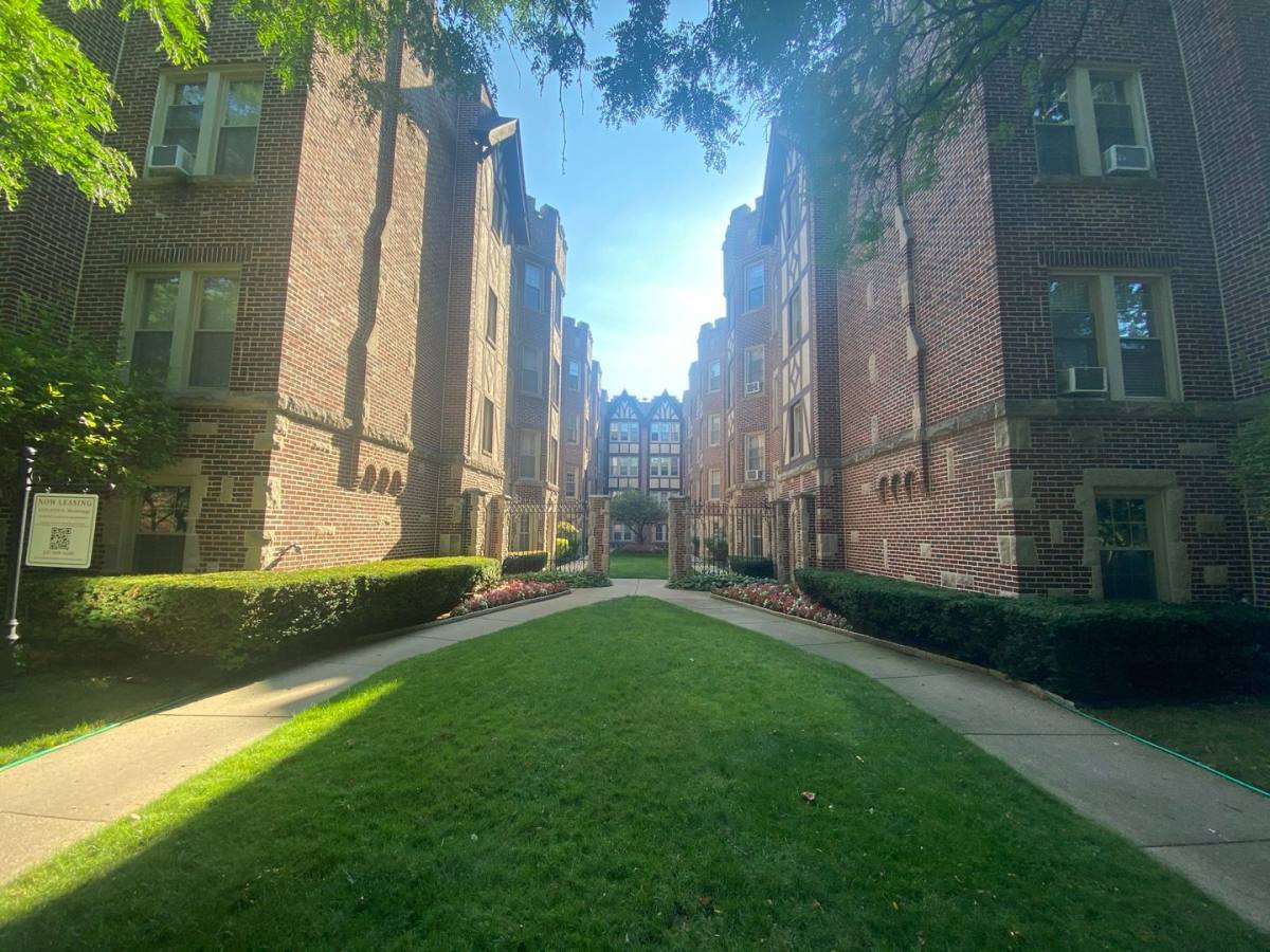 Apartment for rent at 4233-39 N Hermitage Ave, Chicago, IL 60613