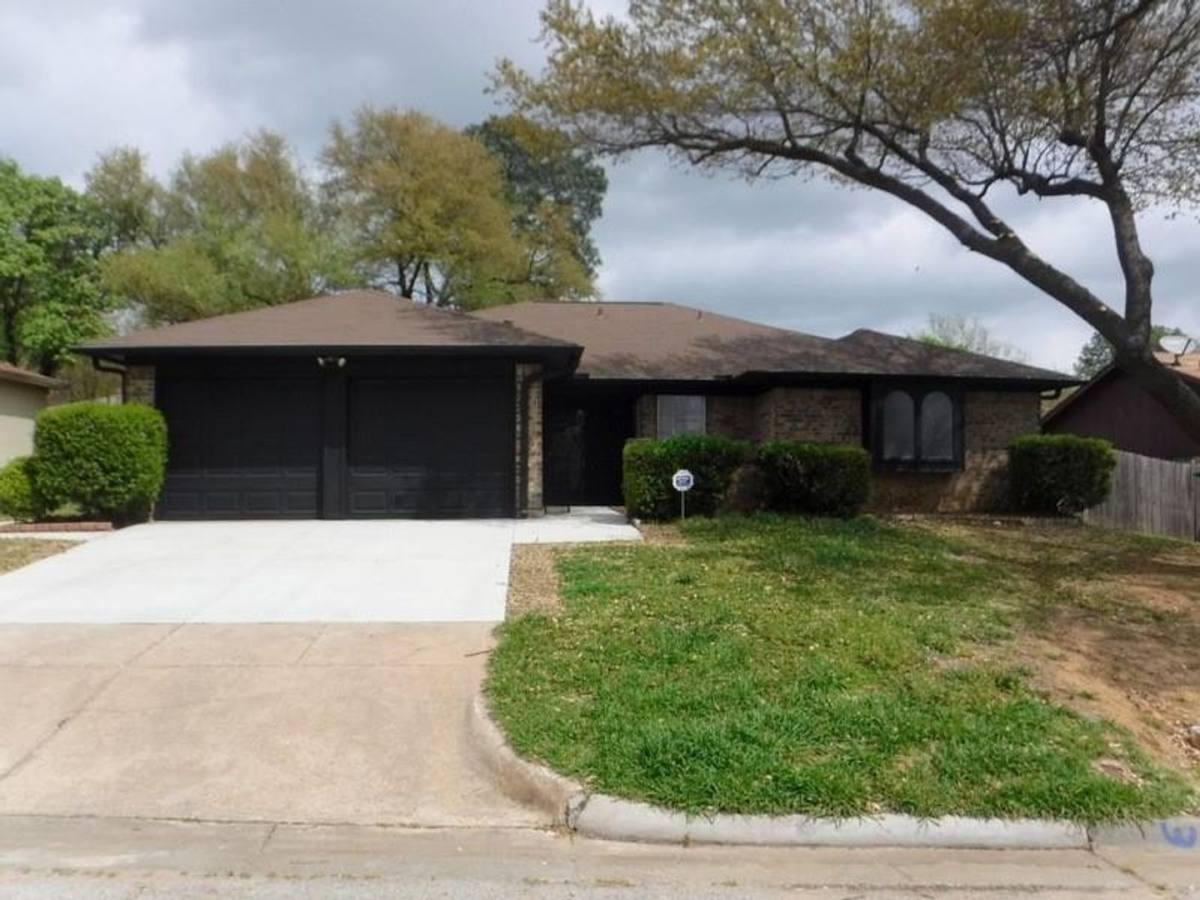House for rent at 5403 Marshfield Court, Arlington, TX 76016