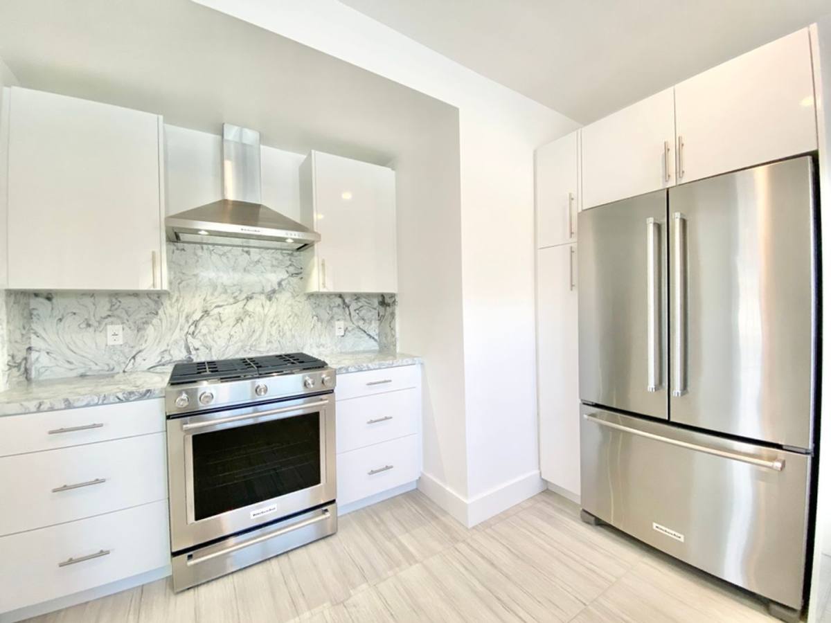 Apartment for rent at 807-809 N Croft Ave, West Hollywood, CA 90069
