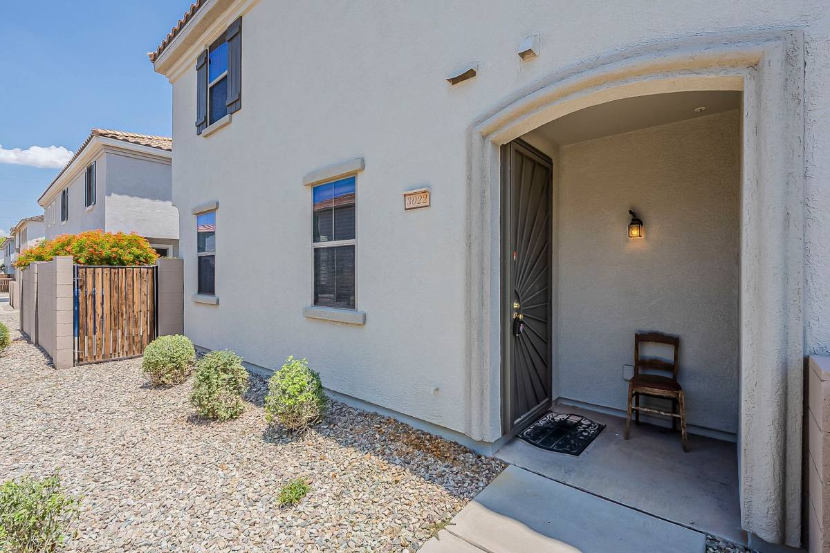 Townhouse for rent at 3022 E Donner Dr, Phoenix, AZ 85042