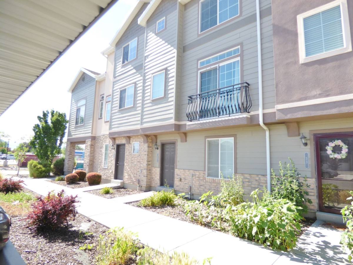 Townhouse for rent at 27 E 8330 S, Sandy, UT 84070