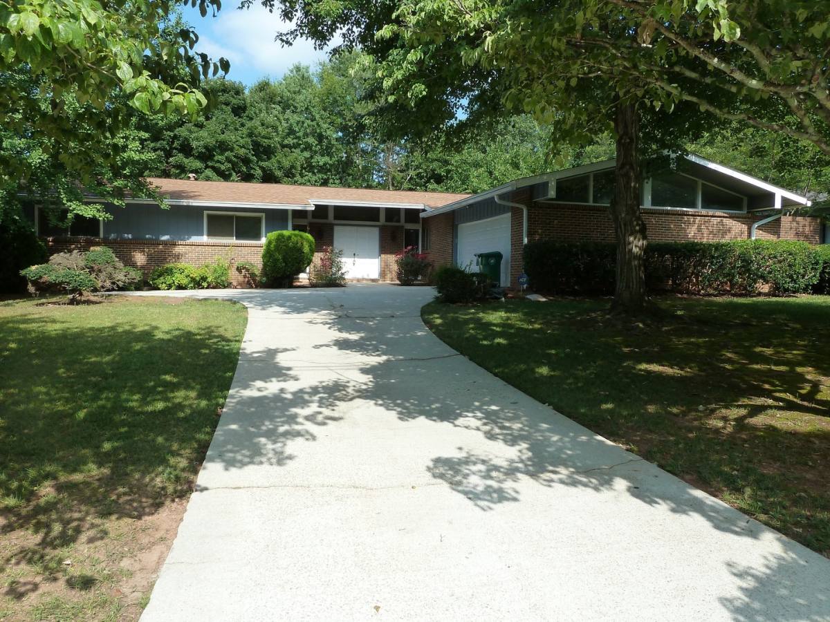 House for rent at 423 Rock Meadow Dr, Stone Mountain, GA 30088