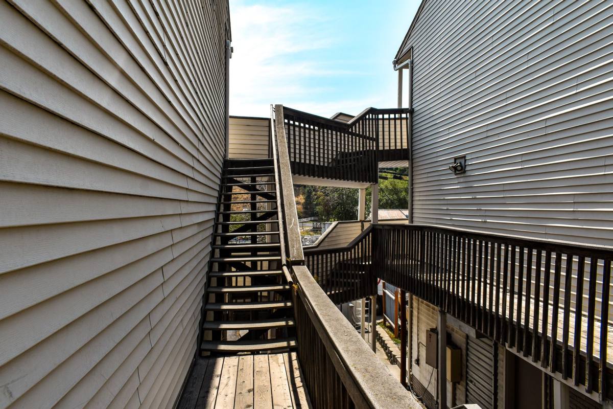Apartment for rent at 1016 SE Latah St, Pullman, WA 99163