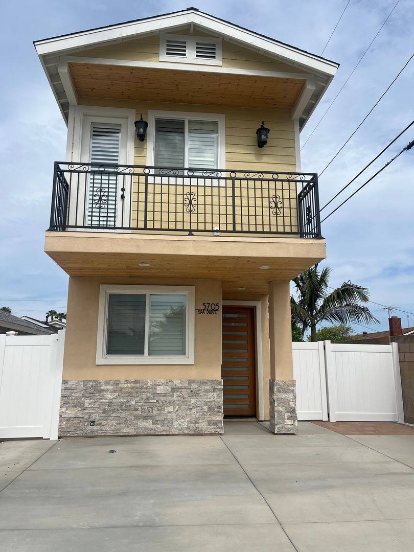 House for rent at 5705 Spa Dr, Huntington Beach, CA 92647