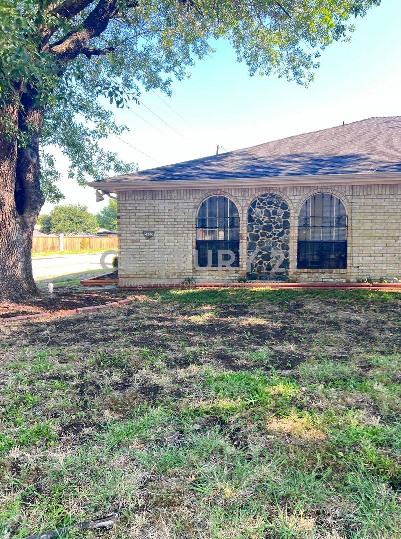 House for rent at 2765 Meadow Gate Lane, Dallas, TX 75237