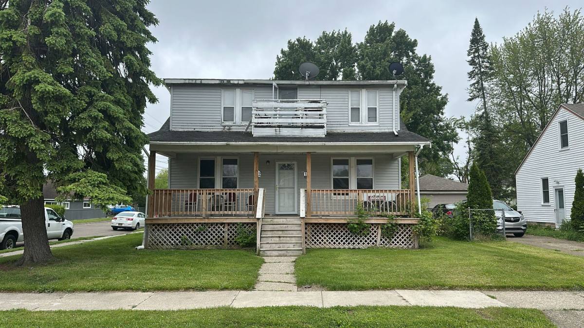Apartment for rent at 16250 Chesterfield, Eastpointe, MI 48021