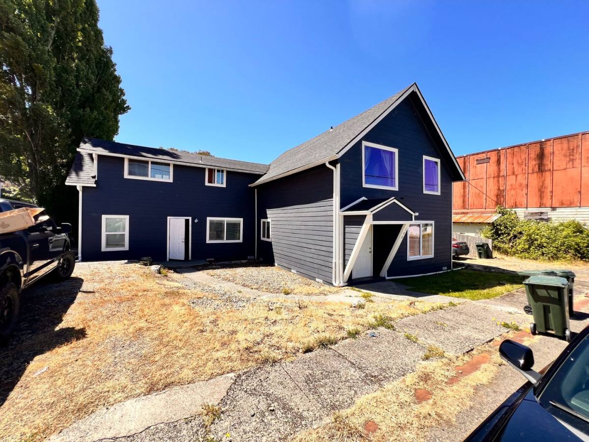 Apartment for rent at 100 Commercial, Gardiner, OR 97441
