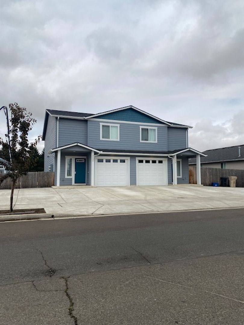 Townhouse for rent at 3240 S 10th St, Lebanon, OR 97355