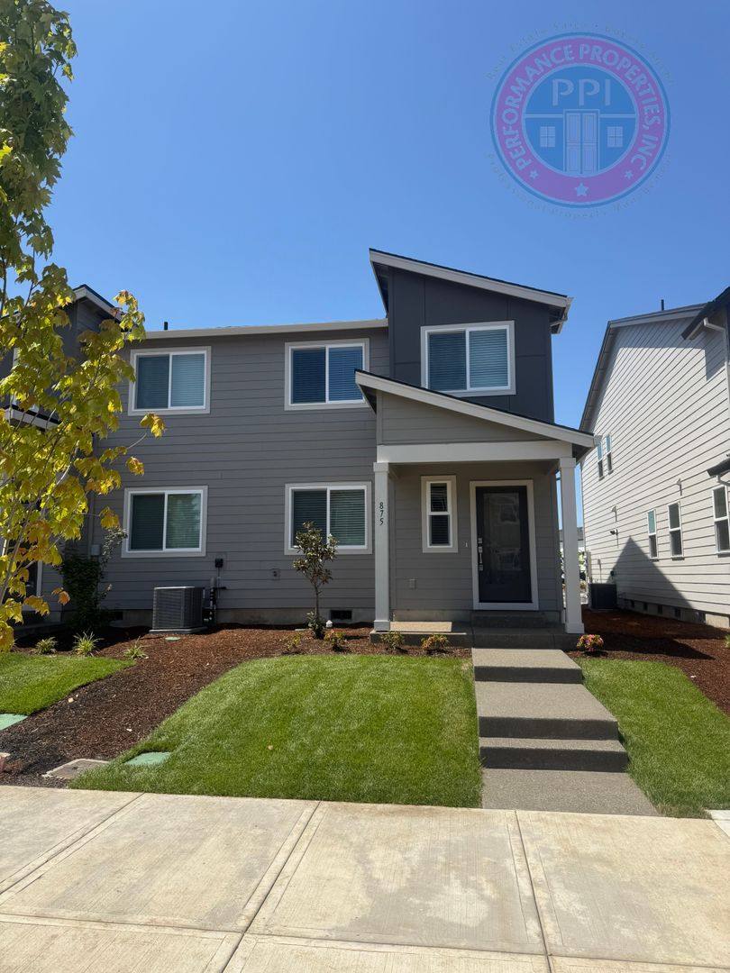 Townhouse for rent at 875 Eaden St, Woodburn, OR 97071