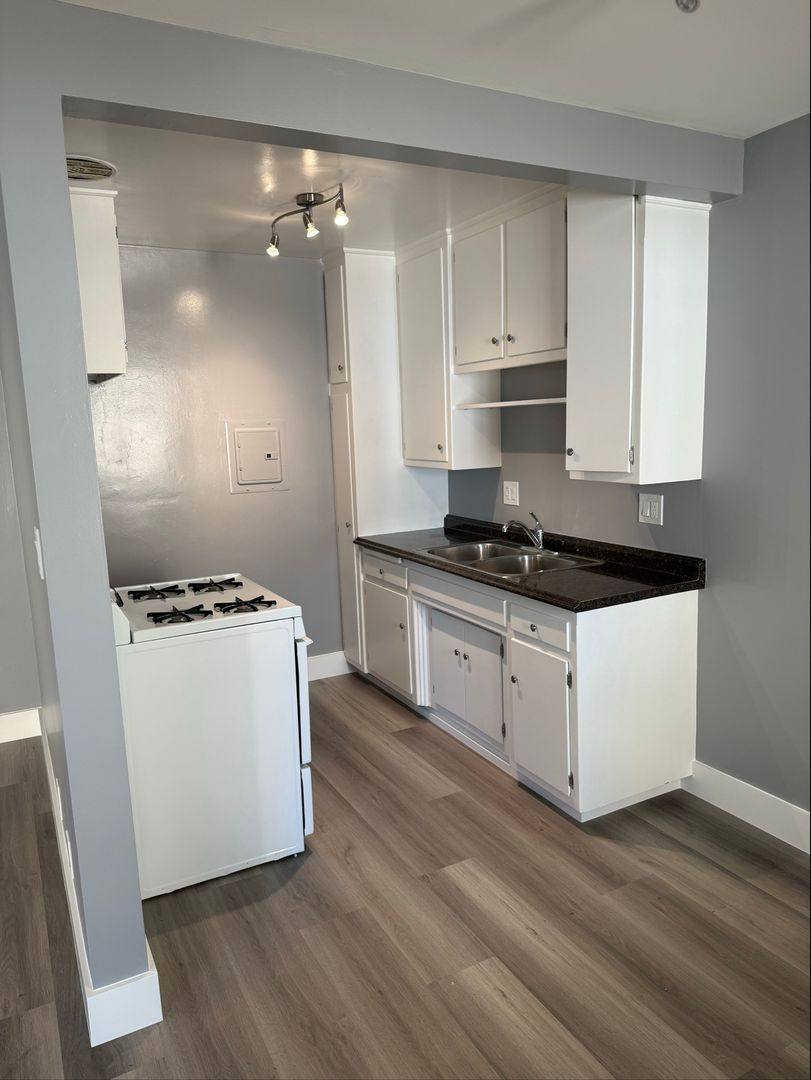 Apartment for rent at 2219 E 10th St, Long Beach, CA 90804