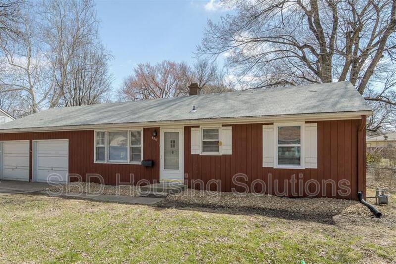 House for rent at 6811 E 98th Terrace, Kansas City, MO 64134
