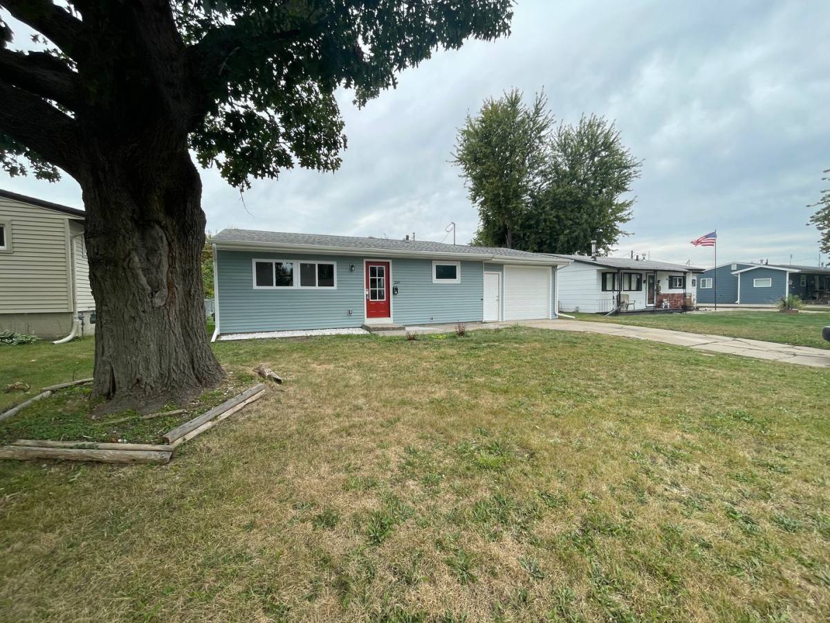 House for rent at 209 N 14th Ave, Marshalltown, IA 50158