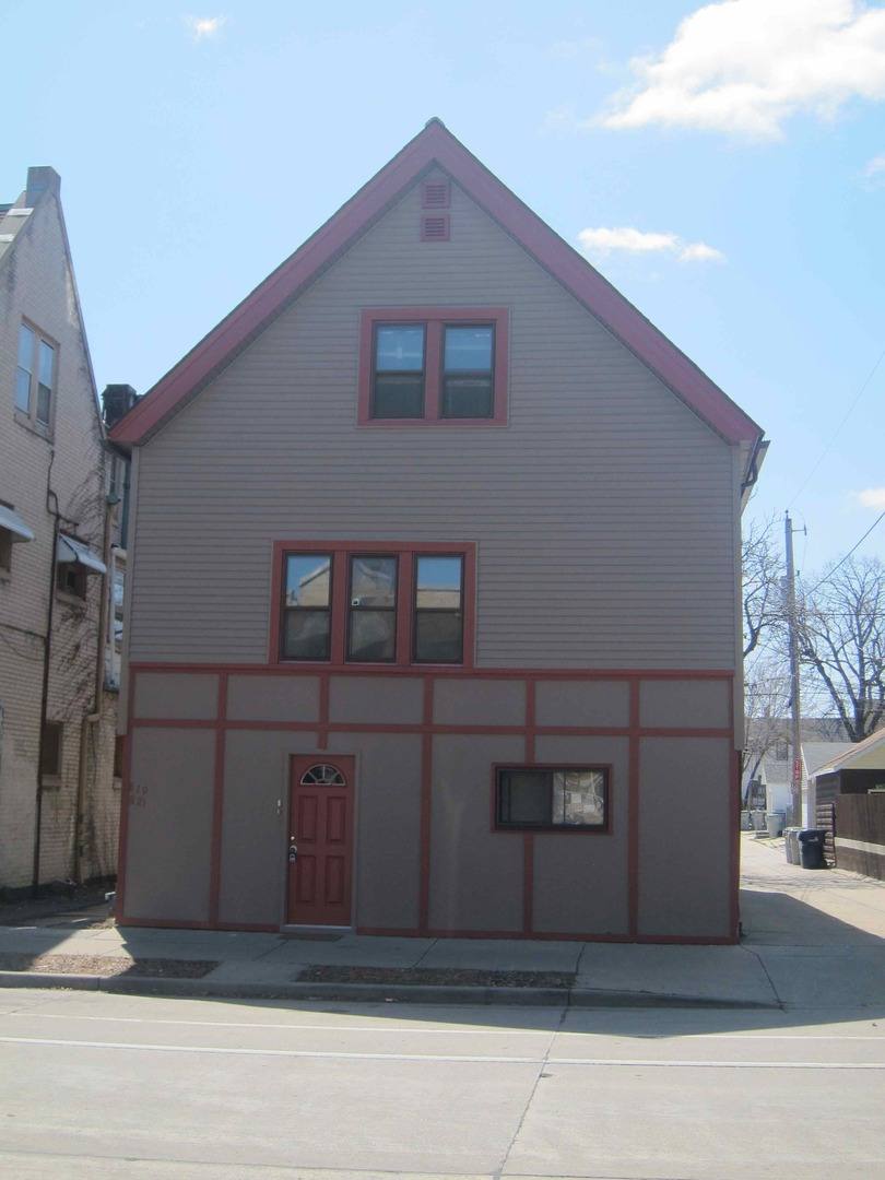 Apartment for rent at 819 E Center St, Milwaukee, WI 53212