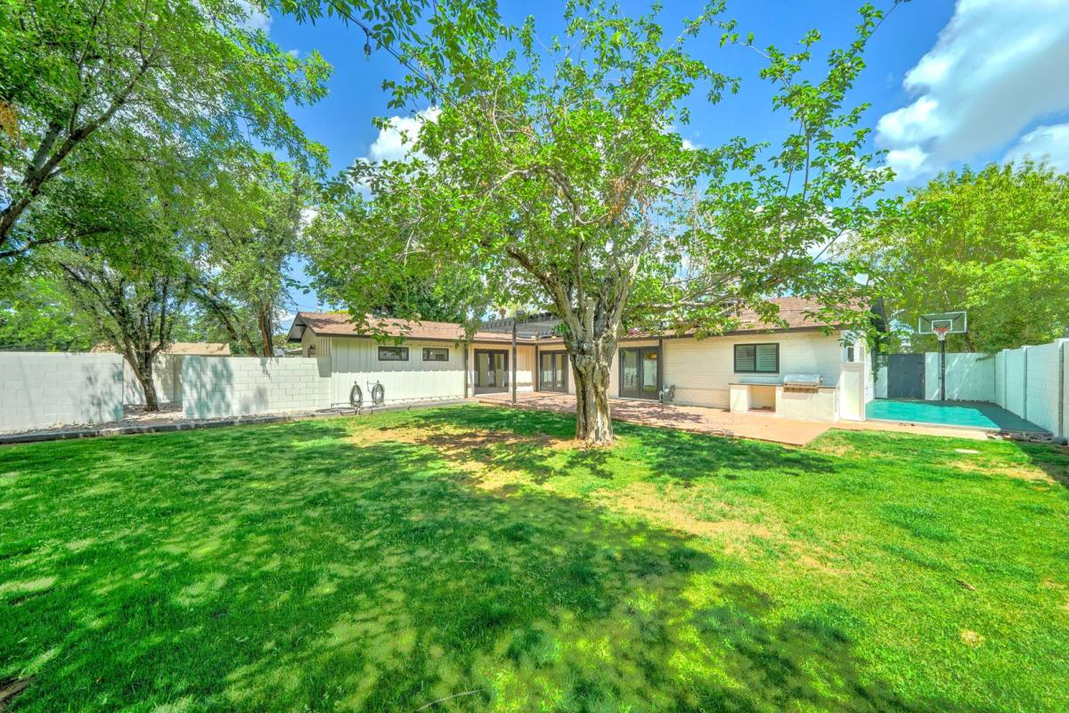 House for rent at 4331 E Avalon Dr, Phoenix, AZ 85018