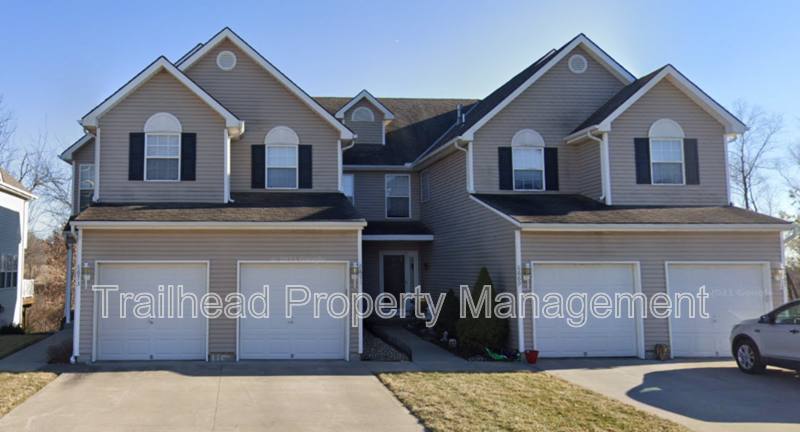 Townhouse for rent at 8671 NE 97th St, Kansas City, MO 64157