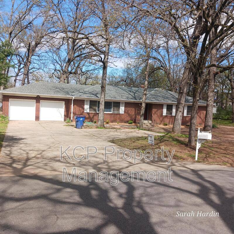 House for rent at 1821 S Independence St, Fort Smith, AR 72901