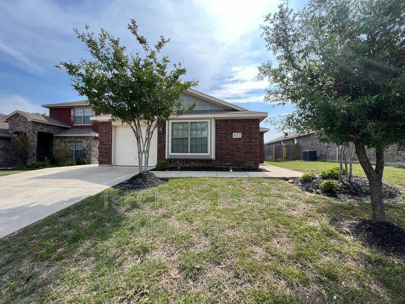 House for rent at 4212 Mantis St, Fort Worth, TX 76106