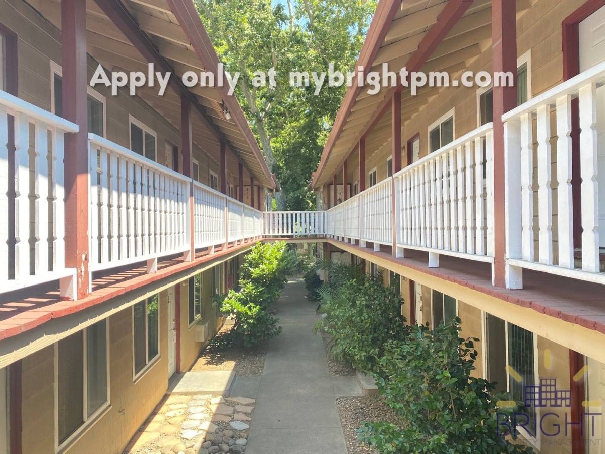 Apartment for rent at 2812 D St, Sacramento, CA 95816