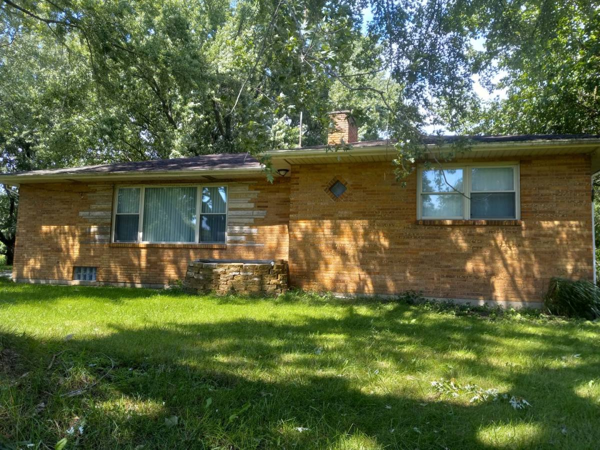 House for rent at 1115 Zoschke Rd, Benton Harbor, MI 49022