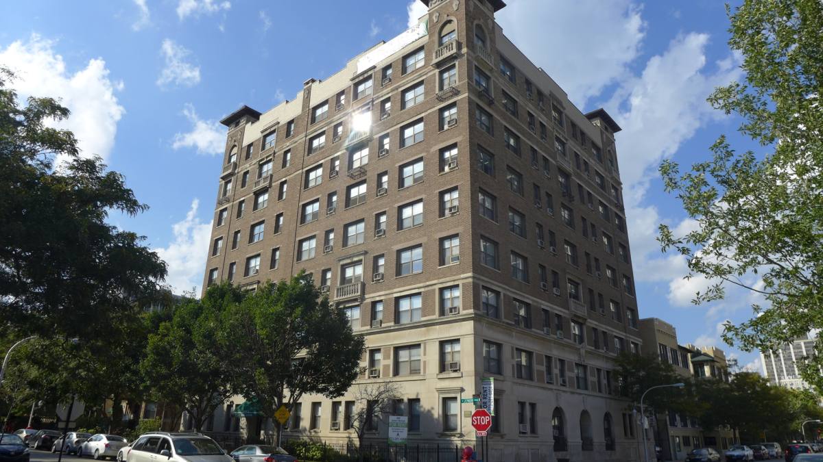 Apartment for rent at 808 -12 W Junior Terrace, Chicago, IL 60613