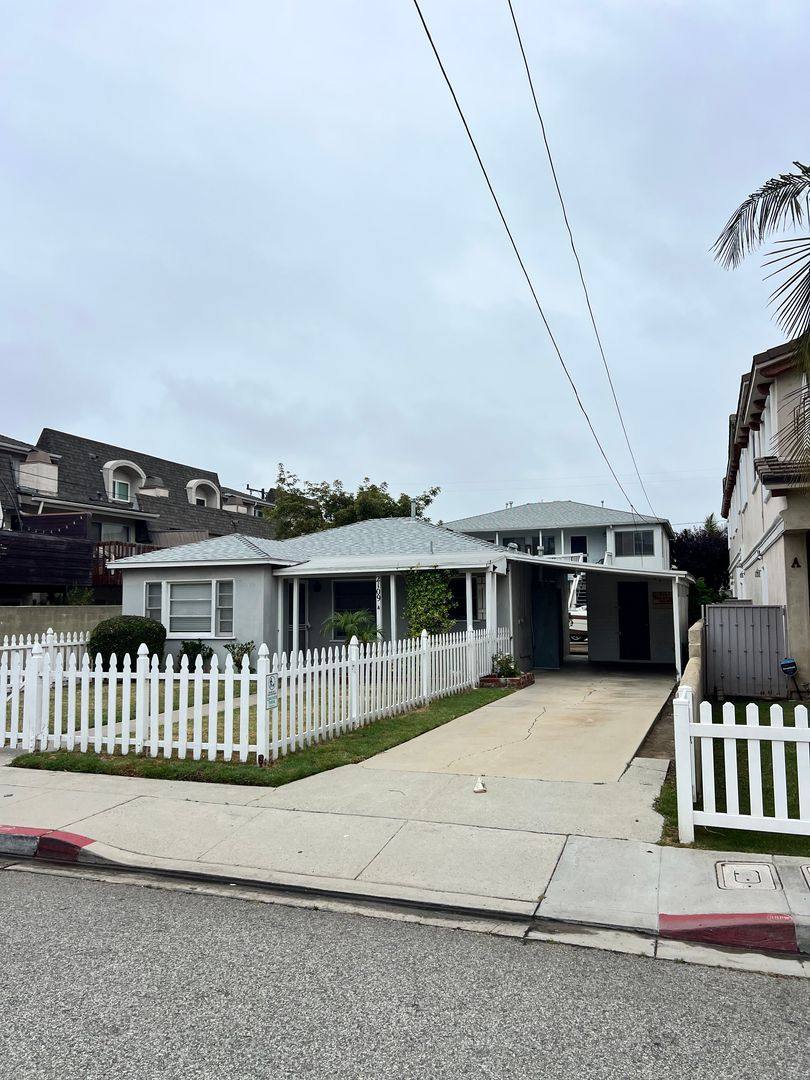 Apartment for rent at 2109 Mathews Ave, Redondo Beach, CA 90278