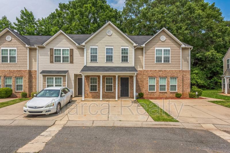 Townhouse for rent at 861 Plaza Walk Dr, Charlotte, NC 28215