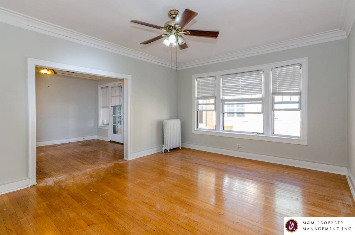 Apartment for rent at 440 N Austin Ave, Oak Park, IL 60302