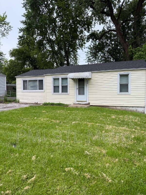 House for rent at 240 Reasor Dr, Saint Louis, MO 63135