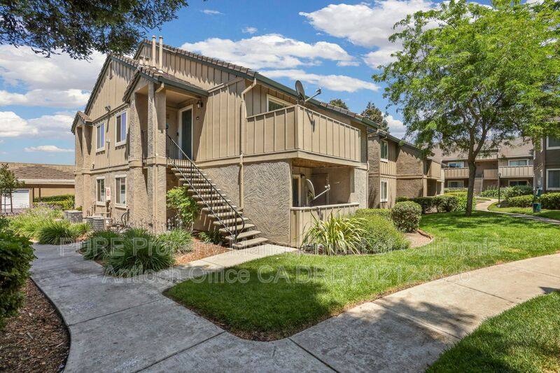 Condo for rent at 1127 Lakeview Circle, Pittsburg, CA 94565
