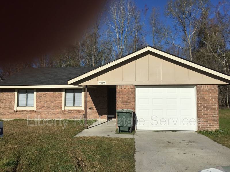 House for rent at 909 Copeland Dr, Hinesville, GA 31313