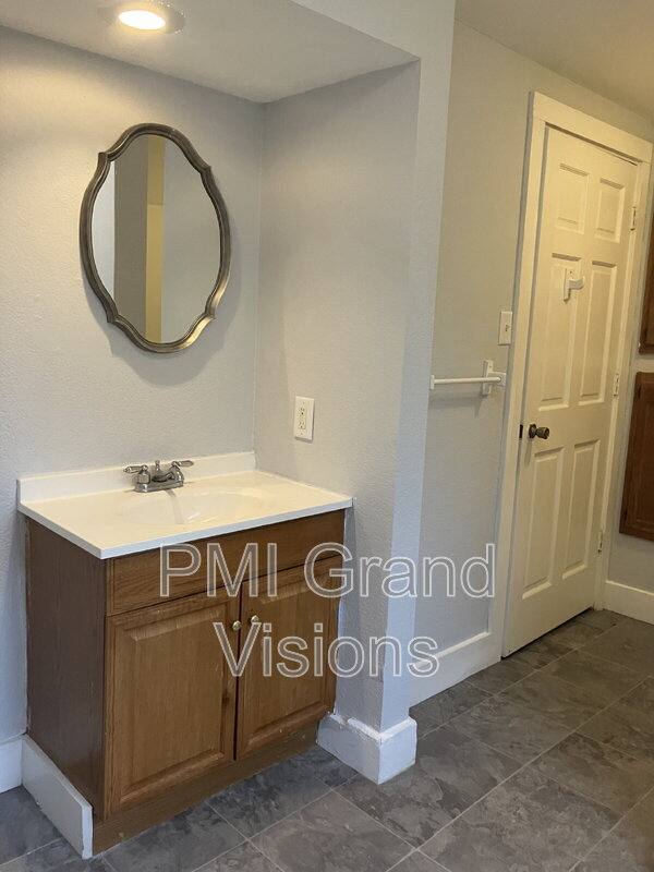 House for rent at 1035 W Main St, Decatur, IL 62522