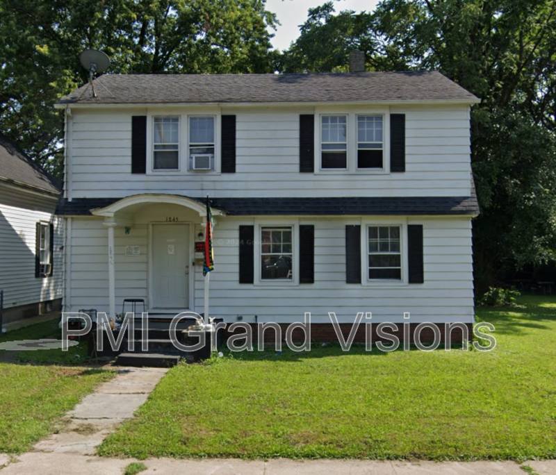 House for rent at 1845 E N St, Decatur, IL 62521