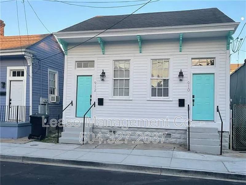Townhouse for rent at 912 N Prieur St, New Orleans, LA 70116