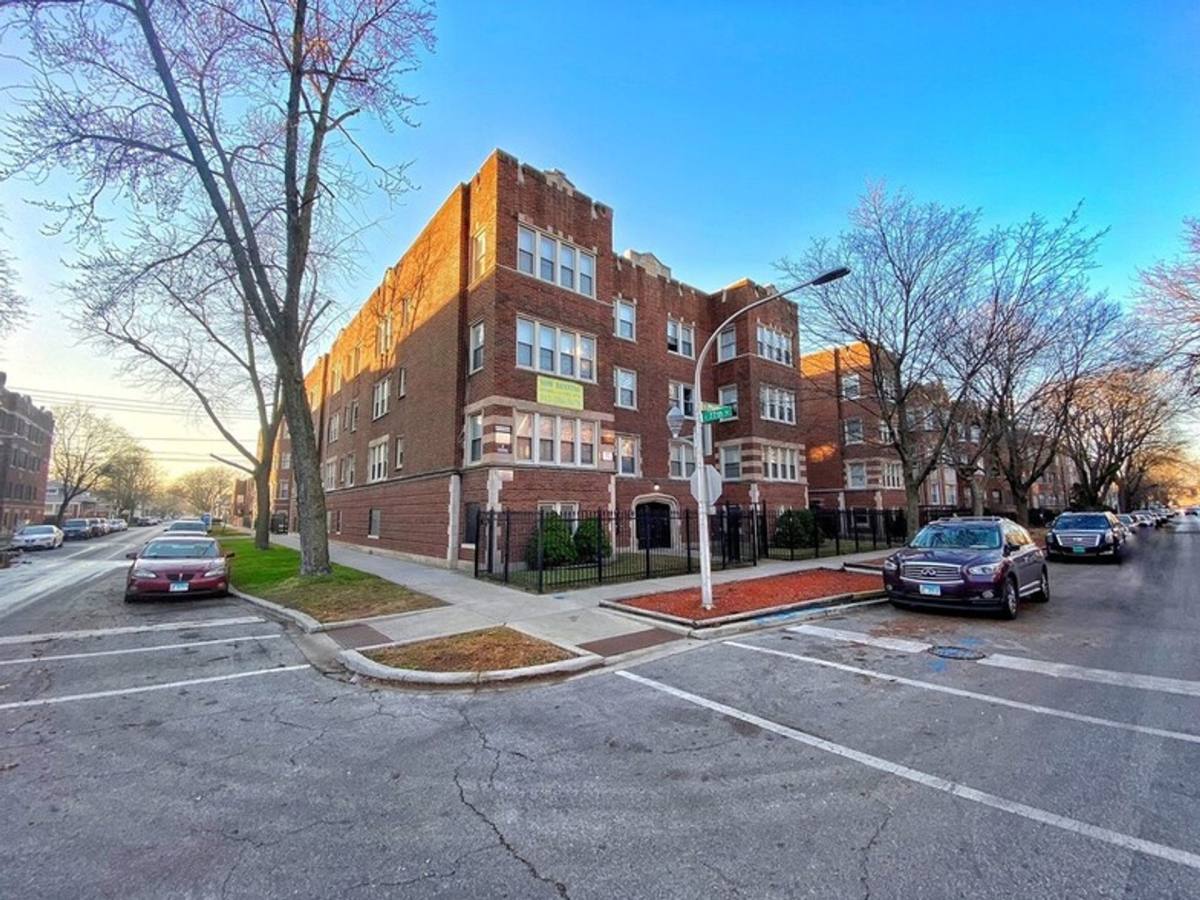Apartment for rent at 7648 S Phillips Ave, Chicago, IL 60649