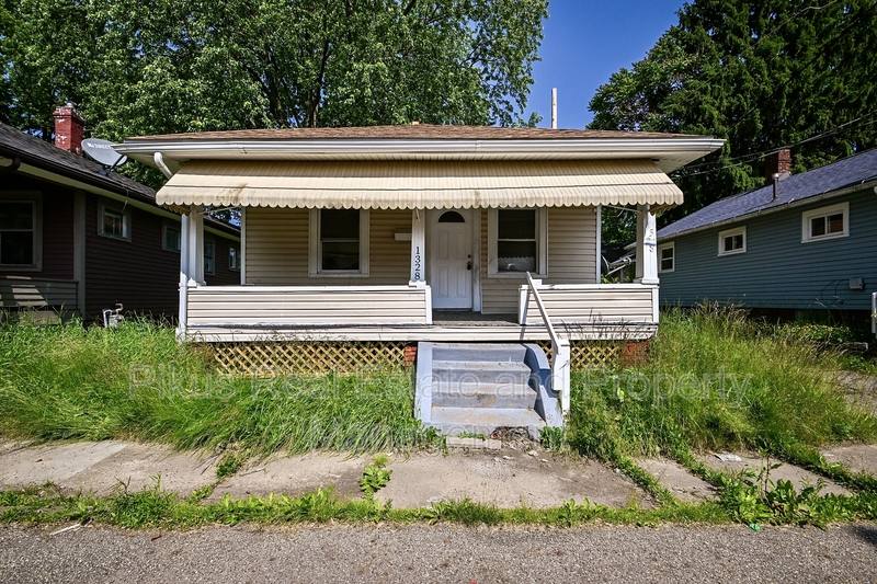 House for rent at 1328 Struble Ave NE, Canton, OH 44705