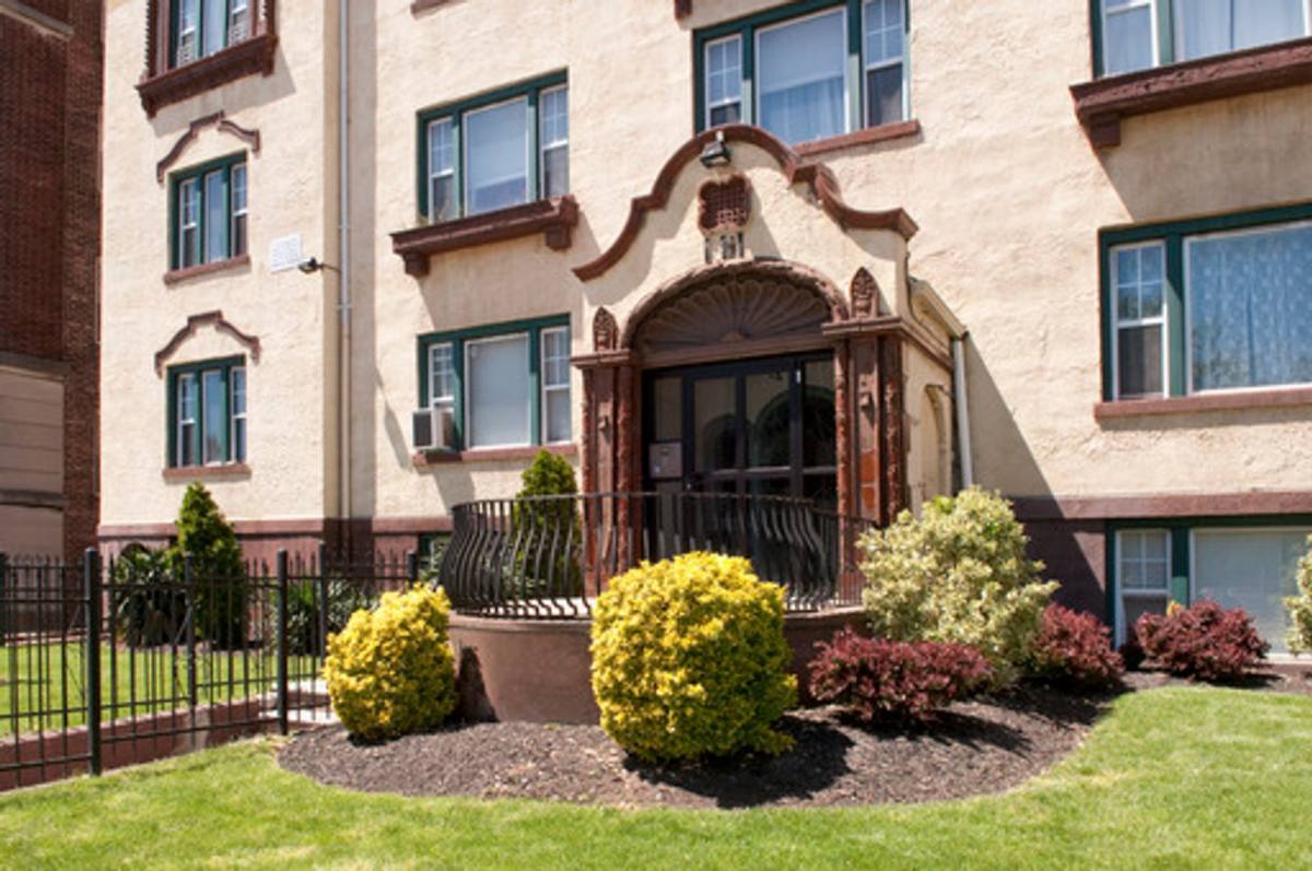 Apartment for rent at 111 Halsted St, East Orange, NJ 07018