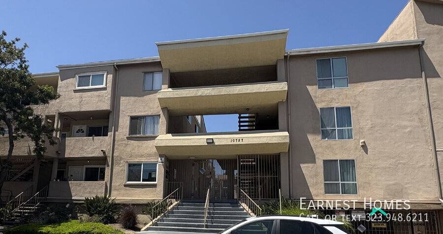 Townhouse for rent at 10757 Hortense St #304, North Hollywood, CA 91602